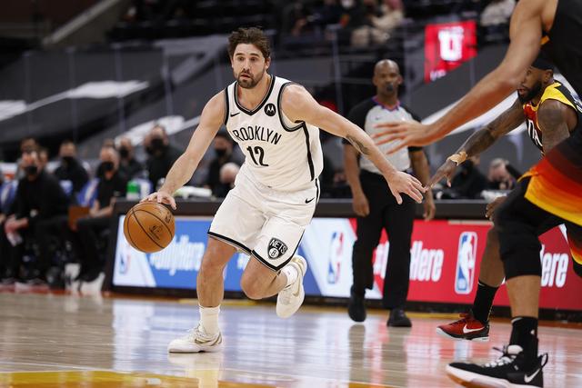 特纳33分步行者终结独行侠7连胜 雄鹿大胜76人